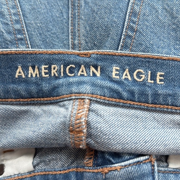 American Eagle Highest Rise 90’s Boyfriend Denim/Jean Distressed Shorts. Size 2 - Picture 8 of 12